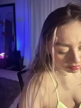 Snapshot of Im_sophiie chatting on 8, 11, 2025 Im sophiie online show from 8, 11, 2025