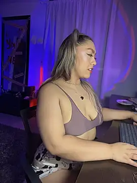 Snapshot of Im_sophiie chatting on 21, 10, 2025 Im sophiie online show from 21, 10, 2025