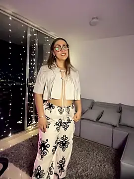 Im sophiie online show from 7, 3, 2026