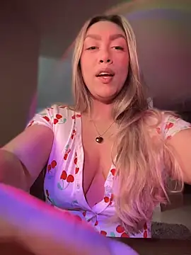 Snapshot of Im_sophiie chatting on 10, 10, 2025 Im sophiie online show from 10, 10, 2025