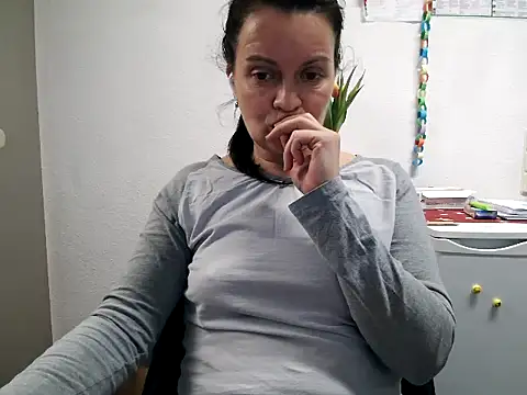 LoveNBloom online show from 19, 2, 2025