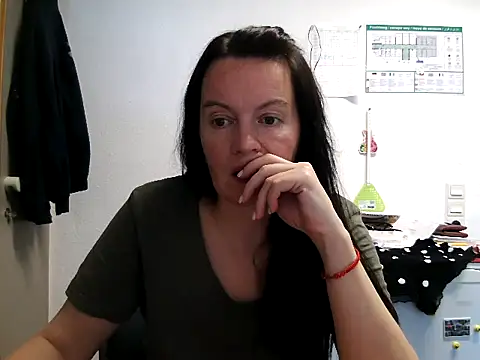 Snapshot of LoveNBloom chatting on 25, 5, 2026 LoveNBloom online show from 25, 5, 2026