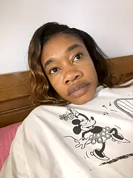 Snapshot of _yisela_ chatting on 19, 10, 2025 yisela online show from 19, 10, 2025