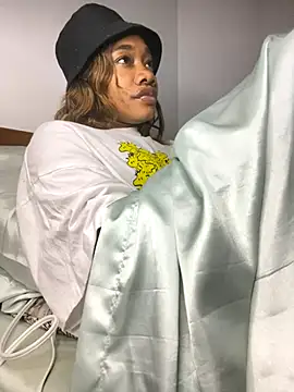 Snapshot of _yisela_ chatting on 16, 11, 2025 yisela online show from 16, 11, 2025