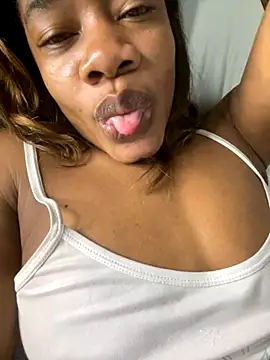 Snapshot of _yisela_ chatting on 9, 11, 2025 yisela online show from 9, 11, 2025