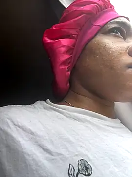 Snapshot of _yisela_ chatting on 21, 11, 2025 yisela online show from 21, 11, 2025