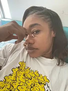 Snapshot of _yisela_ chatting on 16, 11, 2025 yisela online show from 16, 11, 2025