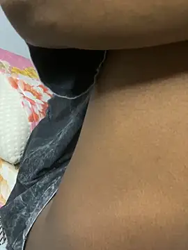 Snapshot of _yisela_ chatting on 17, 10, 2025 yisela online show from 17, 10, 2025