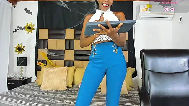 Snapshot of AlmaSean chatting on 29, 10, 2025 AlmaSean online show from 29, 10, 2025