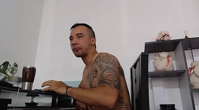 Snapshot of SimonRoberth chatting on 17, 3, 2025 SimonRoberth online show from 17, 3, 2025