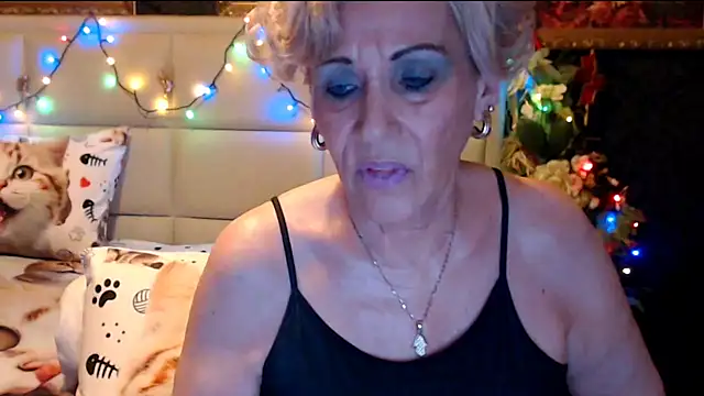 Snapshot of HappyWomanOn chatting on 6, 2, 2025 HappyWomanOn online show from 6, 2, 2025