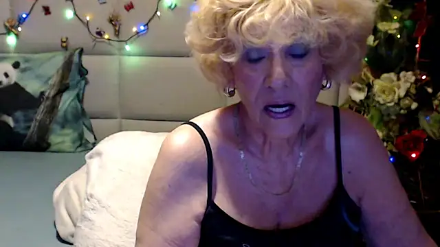 HappyWomanOn online show from 9, 6, 2026