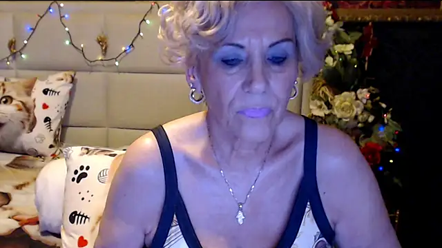 Snapshot of HappyWomanOn chatting on 6, 2, 2025 HappyWomanOn online show from 6, 2, 2025