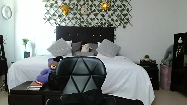 Pinkye skarlet online show from 14, 4, 2026