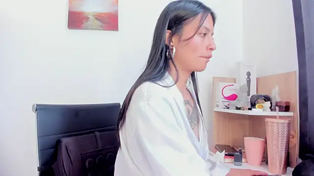 nia  white online show from 17, 12, 2025