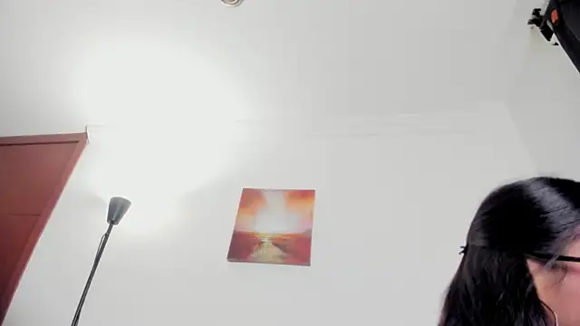 nia  white online show from 11, 4, 2026