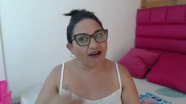 Snapshot of Katha_Marck chatting on 8, 5, 2026 Katha Marck online show from 8, 5, 2026