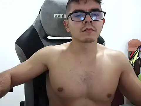 Snapshot of MILCARITAS3 chatting on 19, 5, 2026 MILCARITAS3 online show from 19, 5, 2026