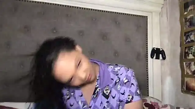 LuLuValenttine101 online show from 15, 4, 2026