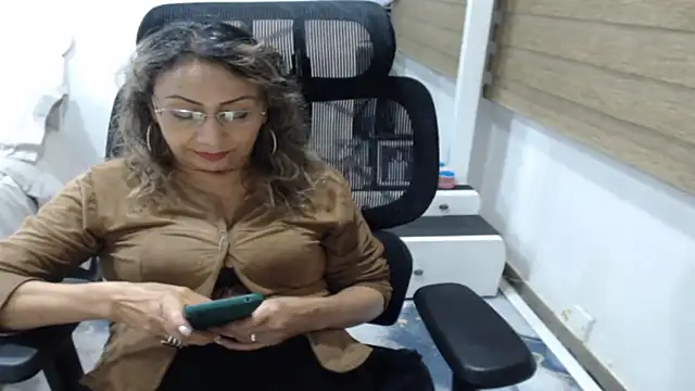 Snapshot of jesy_hot chatting on 7, 5, 2026 jesy hot online show from 7, 5, 2026