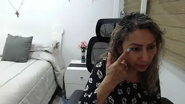 jesy hot online show from 22, 4, 2026