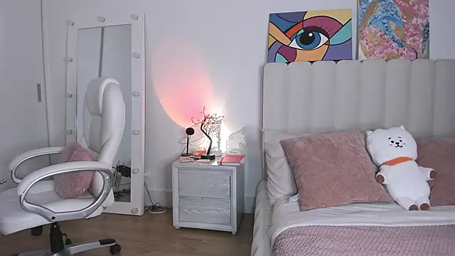 Daniela Miller  online show from 13, 9, 2025