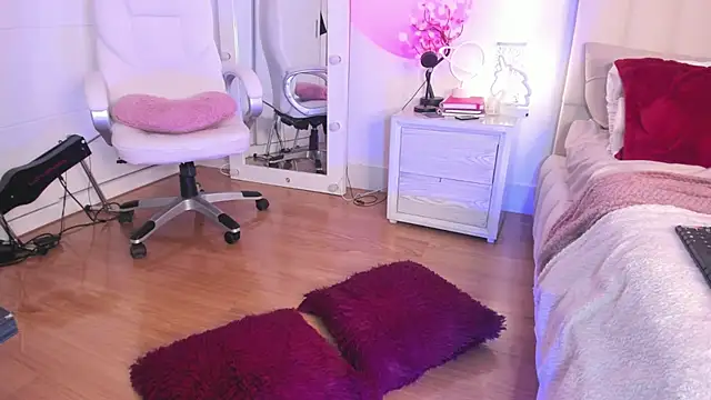 Daniela Miller  online show from 1, 3, 2025