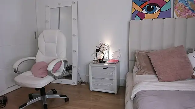 Daniela Miller  online show from 27, 9, 2025