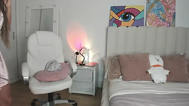 Daniela Miller  online show from 17, 9, 2025