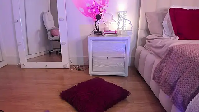 Daniela Miller  online show from 3, 3, 2025