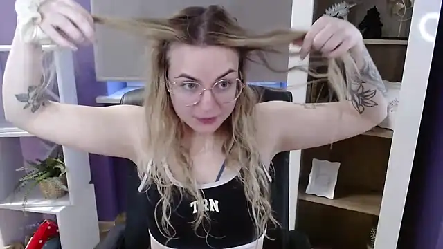 Zoey Erotic online show from 24, 4, 2026