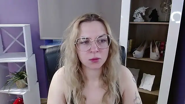 Zoey Erotic online show from 20, 4, 2026