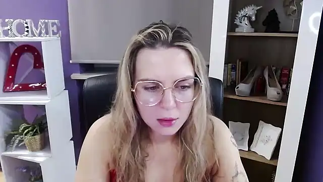 Zoey Erotic online show from 26, 11, 2025