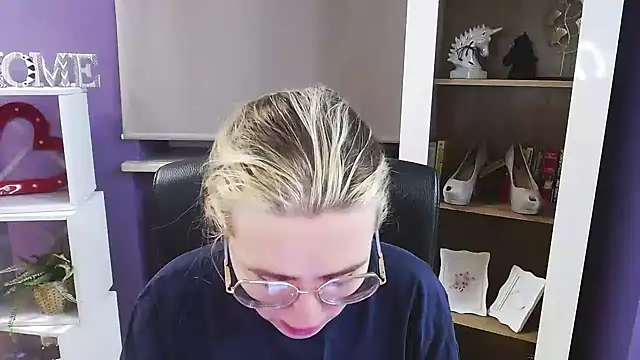 Zoey Erotic online show from 17, 2, 2026