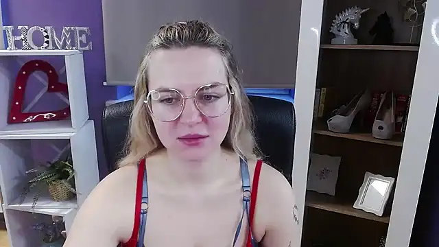 Zoey Erotic online show from 18, 3, 2026