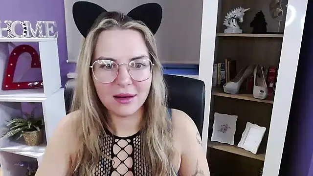 Zoey Erotic online show from 31, 10, 2025