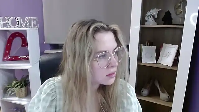 Zoey Erotic online show from 27, 11, 2025