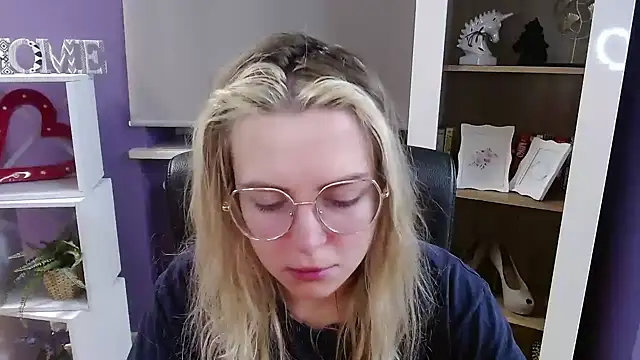 Zoey Erotic online show from 20, 2, 2026