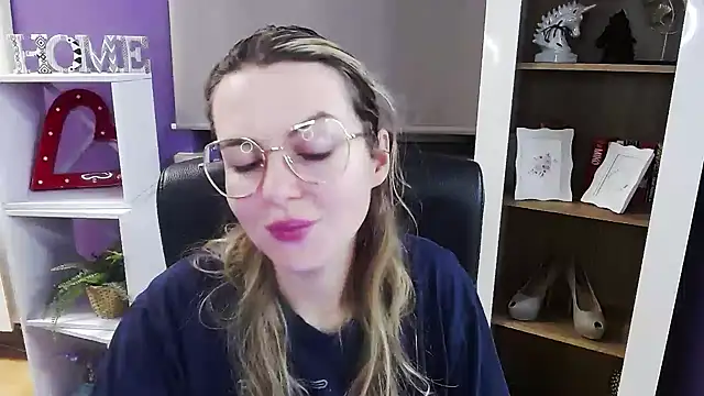 Zoey Erotic online show from 17, 12, 2025