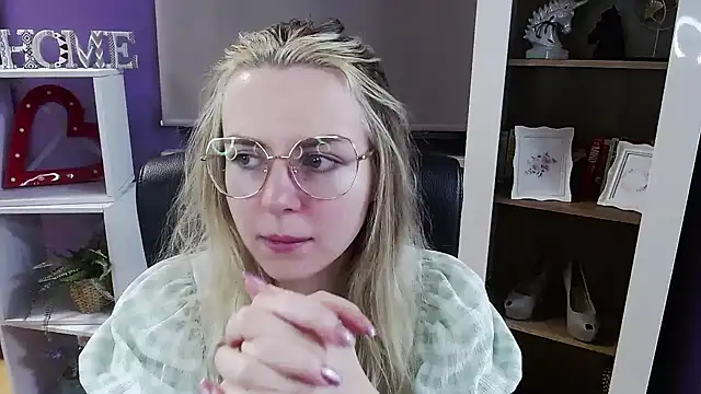 Zoey Erotic online show from 5, 2, 2026