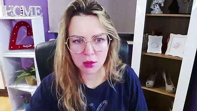 Zoey Erotic online show from 18, 12, 2025