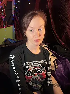 Snapshot of courtneyoccult chatting on 7, 11, 2025 courtneyoccult online show from 7, 11, 2025