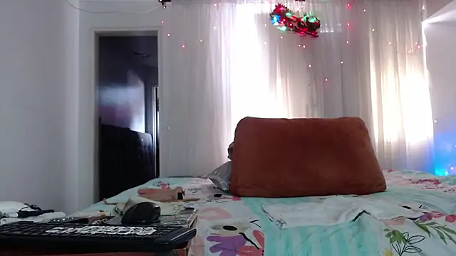 linapalacios online show from 15, 12, 2025