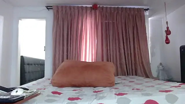linapalacios online show from 30, 5, 2026