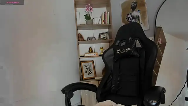 sophia18- online show from 10, 10, 2025