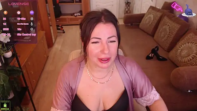 LauraClarck online show from 12, 4, 2026