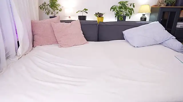 Lily minx online show from 6, 3, 2026