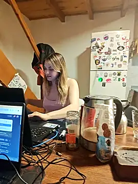 Snapshot of Elnonoykeila77 chatting on 9, 9, 2025 Elnonoykeila77 online show from 9, 9, 2025