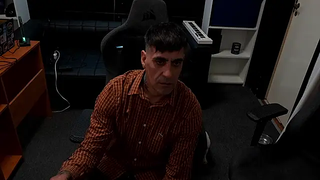 Elnonoykeila77 online show from 14, 4, 2026