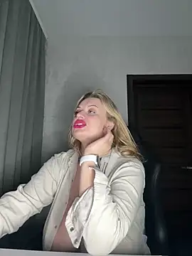 Snapshot of Evellyn chatting on 23, 2, 2025 Evellyn online show from 23, 2, 2025